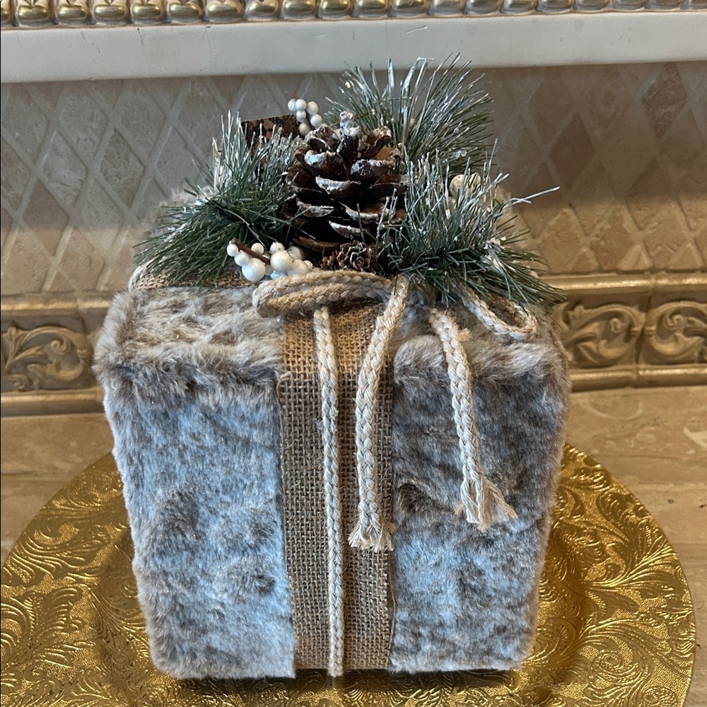 NWT Faux Fur Decorative 6” Gift Box with Pinecone Accents
